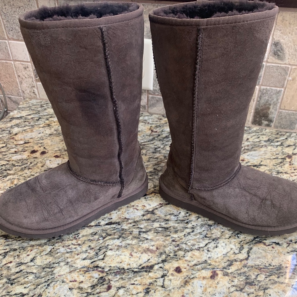 UGG AUSTRALIA Kids Classic Tall 11" Brown  Shearling Boots Size 5